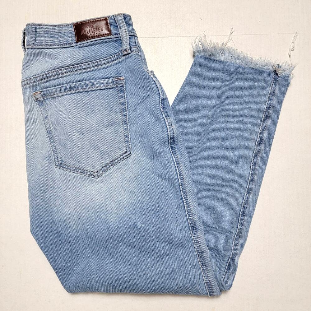 Hollister Ultra High Rise Distressed Mom Jeans SZ 28